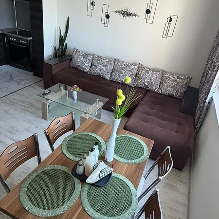 Karina 1 Apartment Warna
